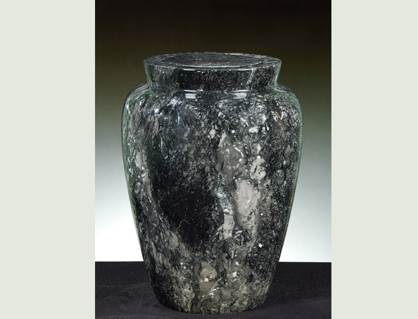 khalan black marble urn-UP001B